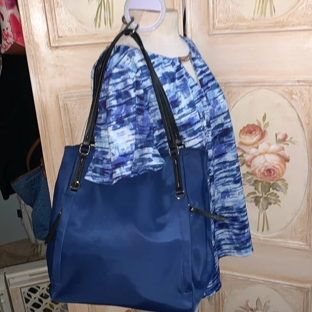 Liz Claiborne beautiful nylon bag perfect color for fall